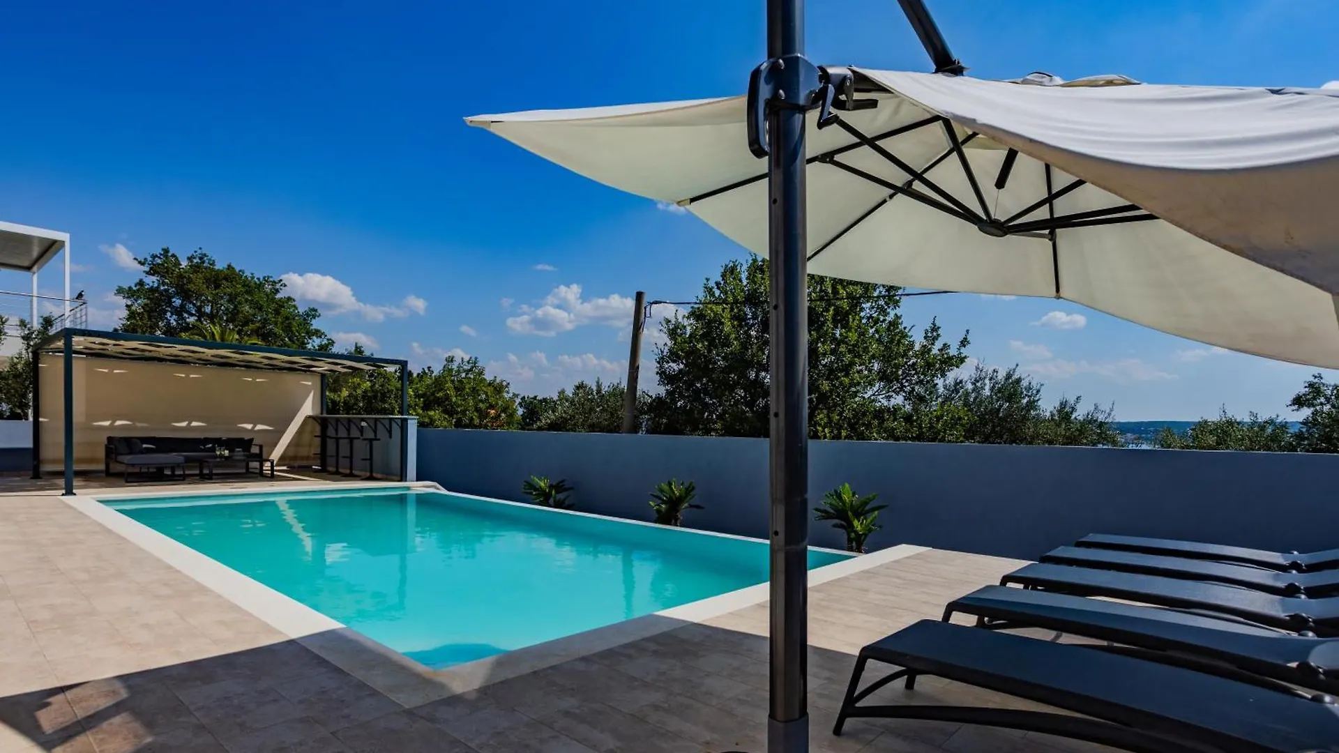 Villa Shark מסלניקה